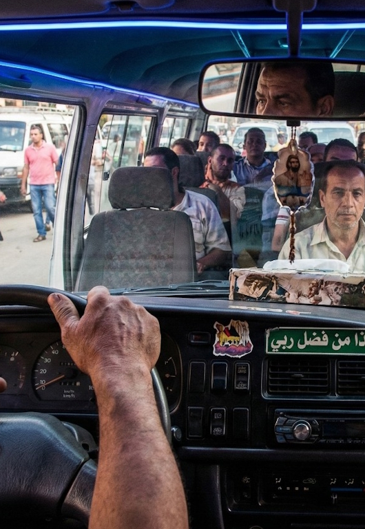 جمهورية الميكروباص.. قوانين الشارع التي لا تعترف بها الدولة