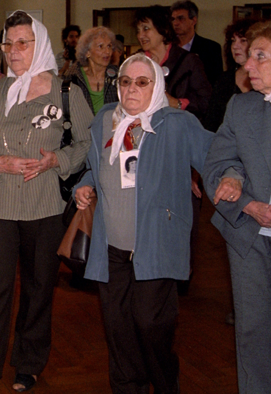 الانتظار السيزيفي.. عن سميرة وجدات مايو وذلك الغائب