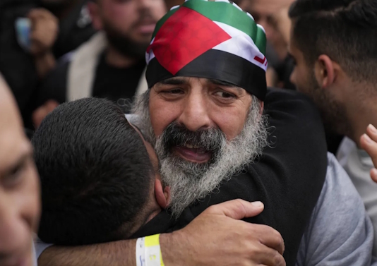 مخصصات الأسرى.. قربان السلطة الفلسطينية للبقاء