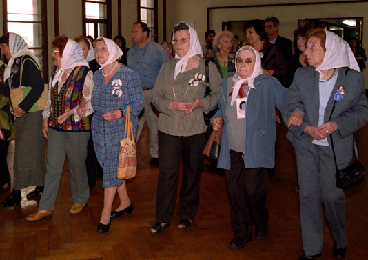 الانتظار السيزيفي.. عن سميرة وجدات مايو وذلك الغائب