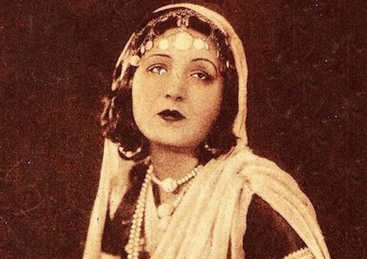 العدسة النسوية في السينما المصرية: من الهامش إلى منصات الجوائز… هل تغيّر شيء فعلًا؟