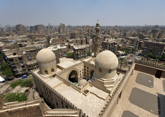 الفقه والمدارس: بين السياسة والعدالة