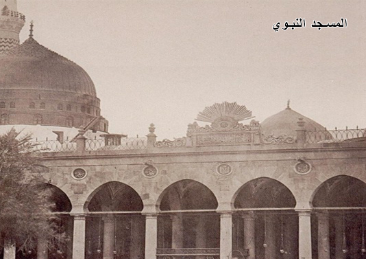 2 - صاحبة الحجرة: السيدة عائشة