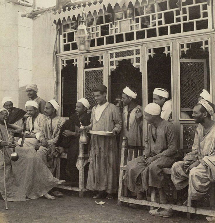 شيوخ وأفندية.. دنيا ودين..